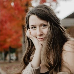 Meet your Posher, Chloe